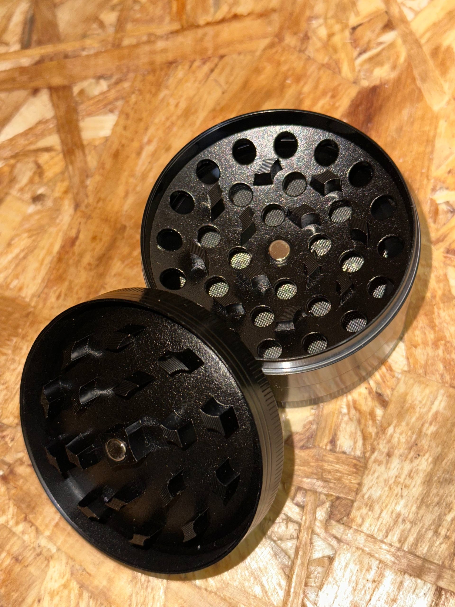 Гриндер металлический "Ecstatic" 4х составной